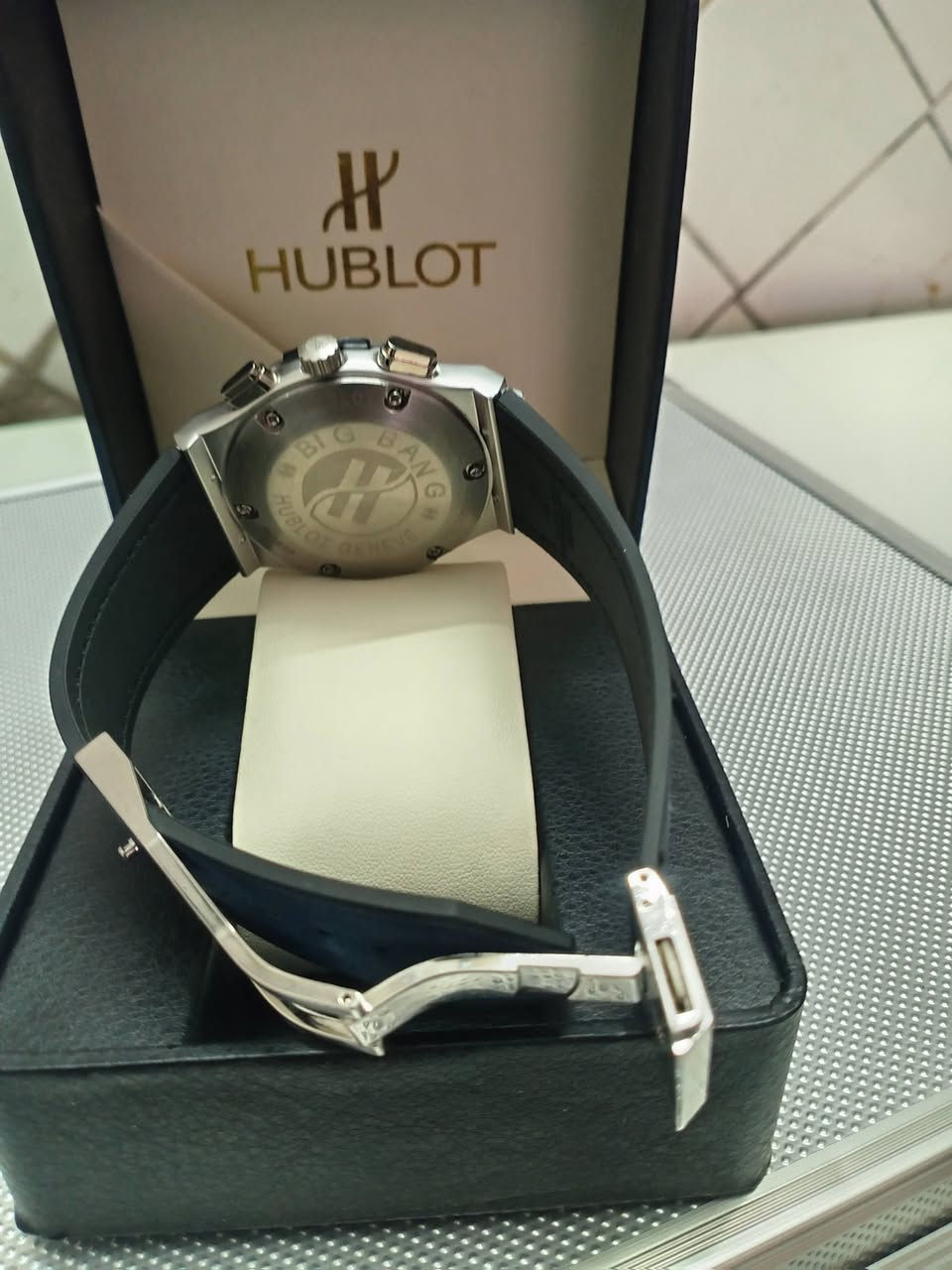 هابلوت سناتر شغاله كوالتي عالي نضام ستابوج سير ربر مغلف القفل فراشه ٣٥ وتوصيل مجاني


**إذا كنت صاحب هذا الإعلان وتريد حذفه لأي سبب، رجاءا أرسل رسالة إلى الدعم الفني**