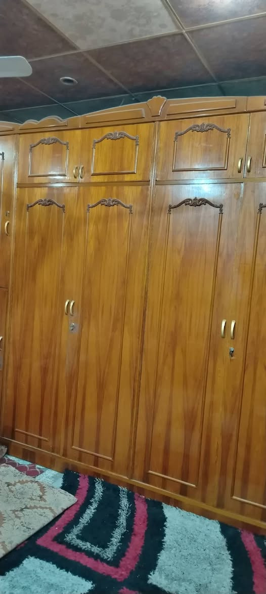 دار للايجار/ المنطقة : سامراء - حي السكك / المساحة 300 متر مربع/ طابقين / ط1 : مطبخ ( حار + بارد ) + استقبال + هول+ غرفة عدد 2 + مرافق غربيه وحمام + مرافق خارجية .
ط2 : يحتوي 2 غرفة ( أحدهما تكون مخزن لصاحب العقار ) / البيت مؤثث يحتوي تخم عدد 2 وسبالت عدد 4 و كاونتر المنيوم ؛ وجميع الأجهزة الكهربائية الأخرى ( ثلاجة + مجمدة + براد + طباخ + غسالة اوتوماتيك ) مع غرفة نوم كاملة .
سعر الايجار الشهري 750٫000 دينار 
للاستفسار ***********
