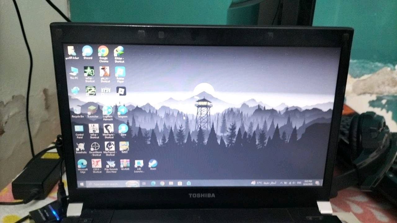 لابتوب توشيبا Core I3 الجيل الثاني رامات 6 جيجا هارد SSD 128 كرت مدمج intel hd Graphics 3000 البطاريه ميته اله على الشحن يلا يشتغل وياه يجي ماوس وكيبورد هديه مكاني البلديات شارع المرور 