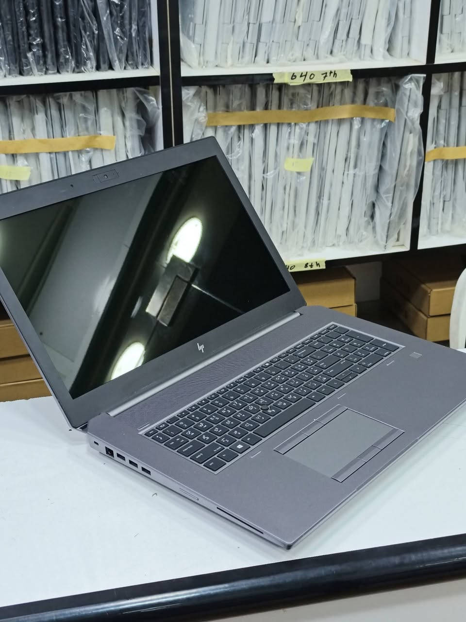 HP ZBOOK 17 G5 🔴 🔴 
المعالج xeon 
الرام 8 كيكا 
الهارد 256 كيكا 
حجم الشاشة 17 انچ
كارت الشاشة خارجي P5200 نفيديا 
16 كيكا خارجي
ضمان 10 ايام استبدال في حال وجود مشكلة
متوفر توصيل لكافة المحافظات 
للتواصل و الطلب واتساب او خاص ***********
