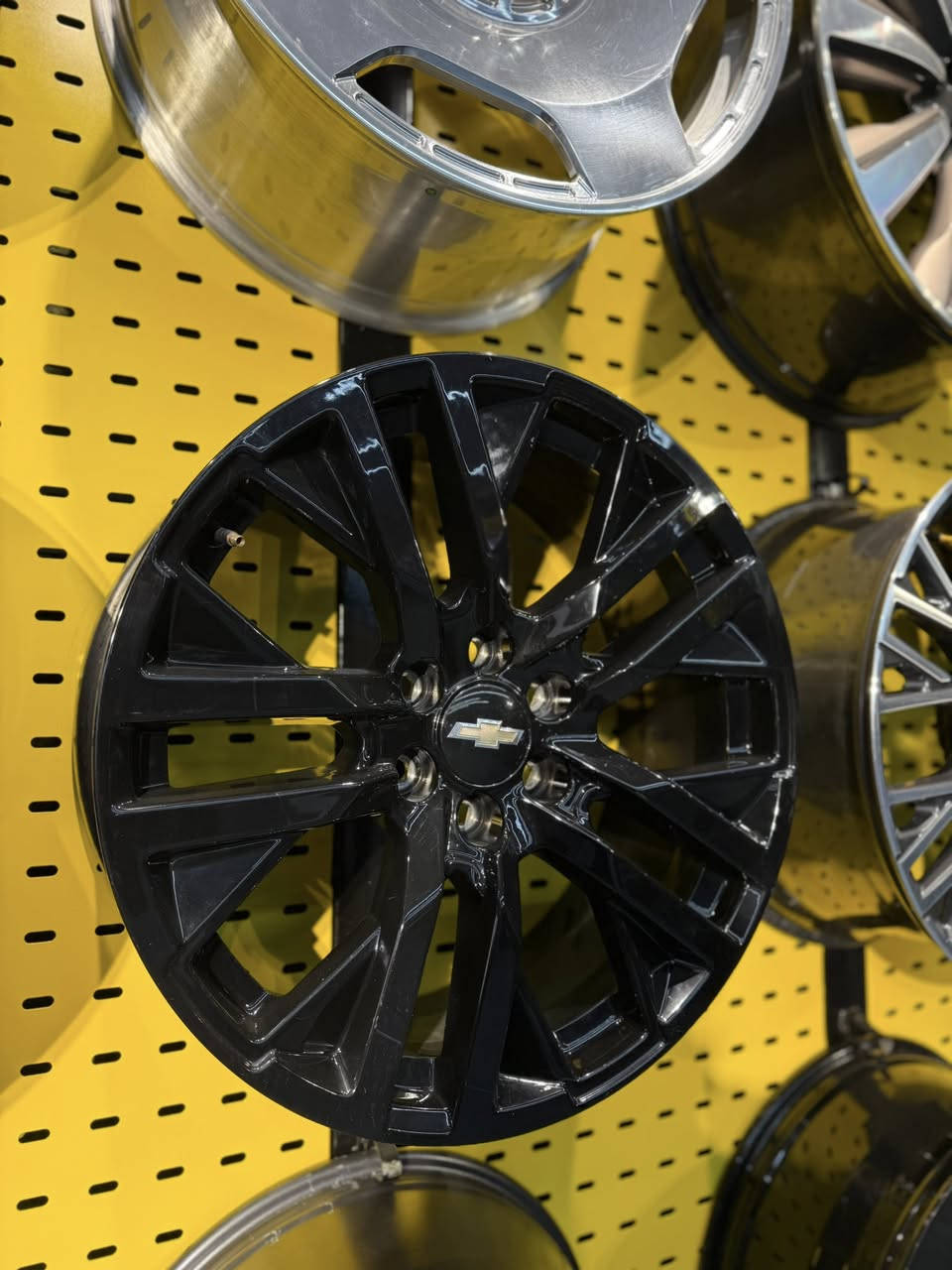 سلام عليكم 
الاطارات ويل تاهو   

موجودة 

حجم22

اصلى شركة وكاله بلادى 

موديل 2025

مال تاهو موديل جديد 

بلادى 

وكاله GM

مال تاهو موديل جديد 2025

الاطارات جديد 

***********

اسعار دذلى واتساب***********
