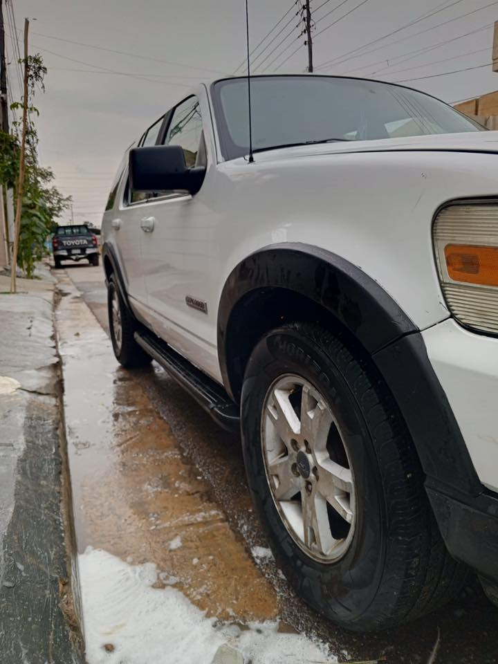 سلام عليكم فورد اكس بلور 2007 ساره سابقآ مزاد وزارة الداخليه وحالياً مرقمه بغداد وجاهزه تحويل ثاني يوم محرك كير حداديه جاهزه كلهه بيهه صبغ بس اني انطيكياه مصبوغه عام سعر 70$ مكان بغداد رقم***********
