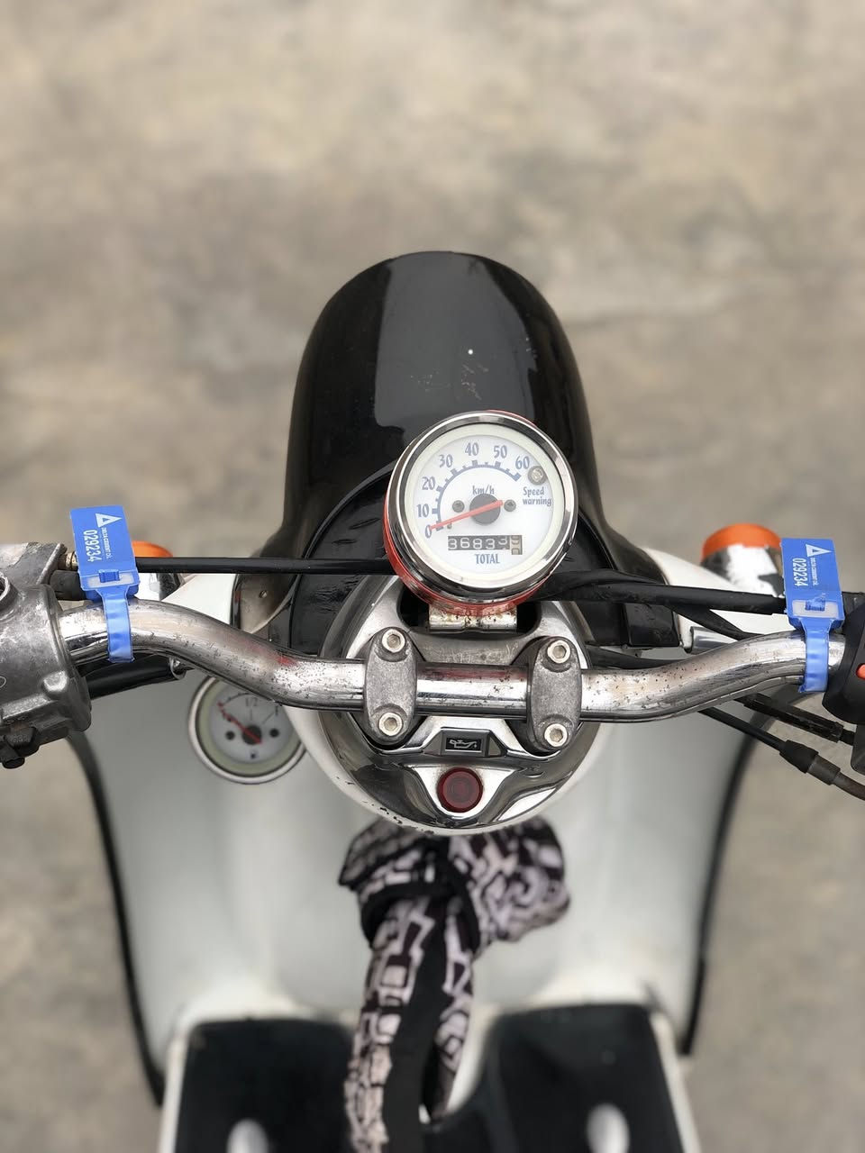 السلام عليكم موطور عبد الحليم للبيع موطور نضيف مكينه ناعمه اكسل بل شرط كهربائيات كله شغاله سلف اشاير محرك ما مفتوح السعر 375  او بي مجال ***********
