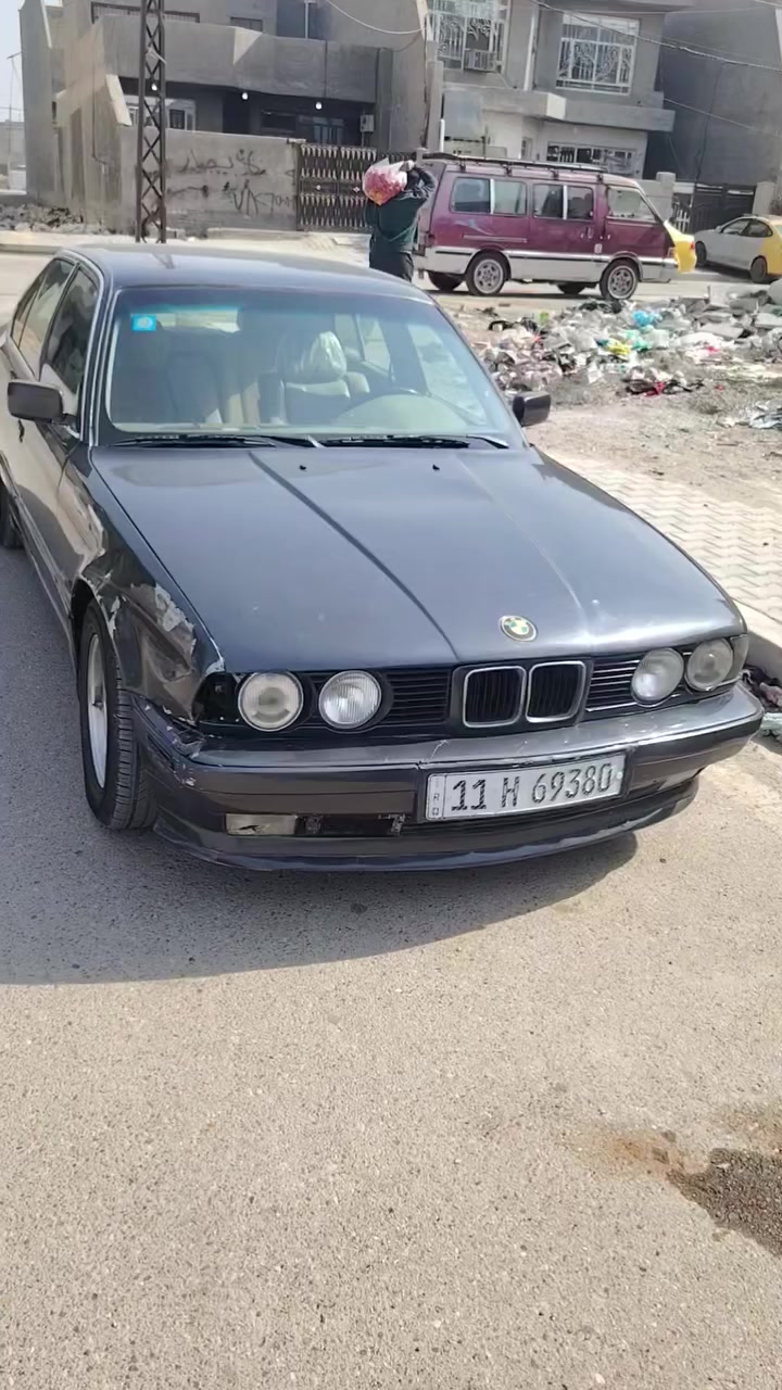 السلام عليكم ورحمة الله
520 ......1991   رقم بغداد  بسمي تحويل مباشر ميحتاج هزه گبل بصمه 
مسكر عدله گير عادي تبريد ثلاجه
عربانه واكسل  3.23
صدر خلفي جديد
امامي ٨٠ %.

تخم تاير جديد
باتري جديد
سستم صوت
كهربائيات كله شغاله
لايت زنون سكن زنون
غرفه جلد
المكينة دايخه  لاستيك ولف
منضومه بانزين والمي جديده
 السياره مصبوغه عام بدون ضربه والصبغ جديد
وسويت بيها حادث كما موضح بلصوره

ع حاله
ابيع

قفله قفله قفله. 35 ورقه

  او  مراوس بگير عادي


**إذا كنت صاحب هذا الإعلان وتريد حذفه لأي سبب، رجاءا أرسل رسالة إلى الدعم الفني**