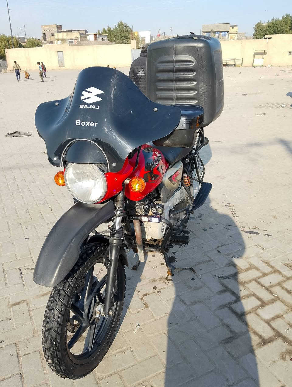 سلام عليكم مرخصه المدير الكروب دراجه بوكسر موديل 2021 نضيفه مامتعوبه اوراق أصولي شرط اترقيم سعر مليون و 100 وبيه مجال بصيط مكاني بغداد ***********
