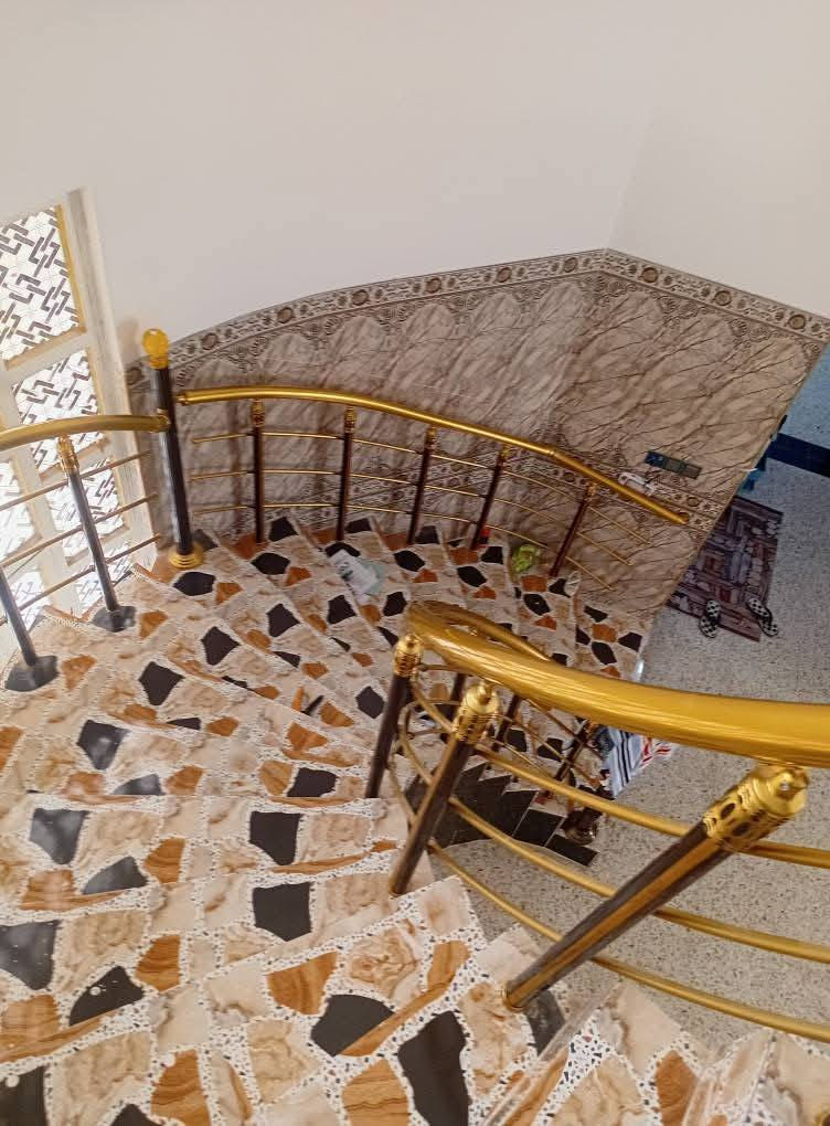 بيت للبيع ٦٢٠  متر طابو صرف طابقين ٤ غرف على شارعين الشارع الخلفي ١٥ مترحولي والشارع الأمامي ١٠ متر الحبانيه منطقة البحيره قرب مدرسه اشور *********** ليتصل يكول من طرف ام علي امانه الله
