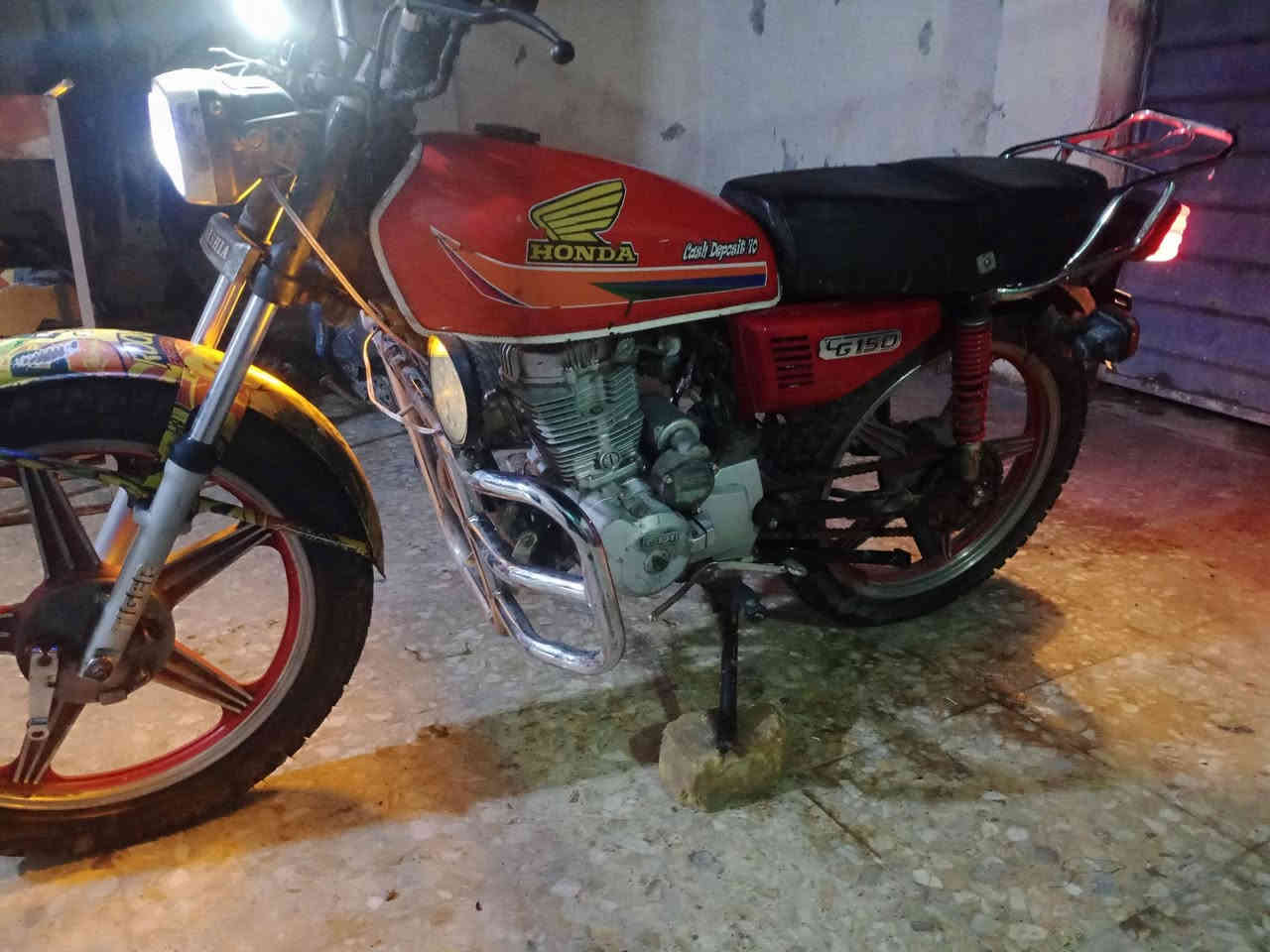 السلام عليكم دراجة ارشة ٤ كير وسلف موديل 21  تجفيت جديد صار 5 ايام تخم تاير جديد كهربائيات كلهة شغالة السعر 375 وبيهة مجال الاتصال  ***********
