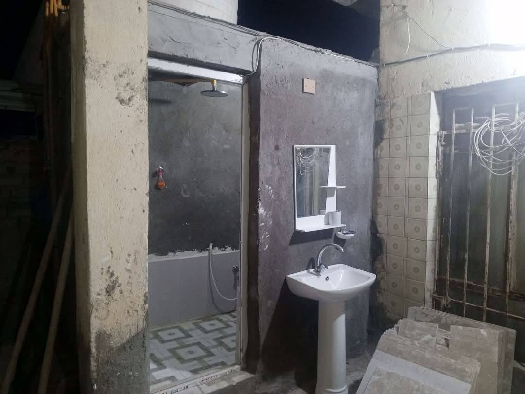 بيت طابو صرف مساحه 300 ناحيه الفضليه حي مدني ثاني مقابيل مدرسه محمد الباقر الصدر سعر ١٢٨  بناء طابوك سقف كونكريت اول طابق غرف 2 مطبخ صاله صحيات طارمه ديوانيه ثاني طابق غرف 2 صاله صحيات بناء ثرمستون سقف سندويش خدمات ماء كهرباء شارع تبليط مجاري مدارس وتصال عله رقم *********** وتصال عله واساب
