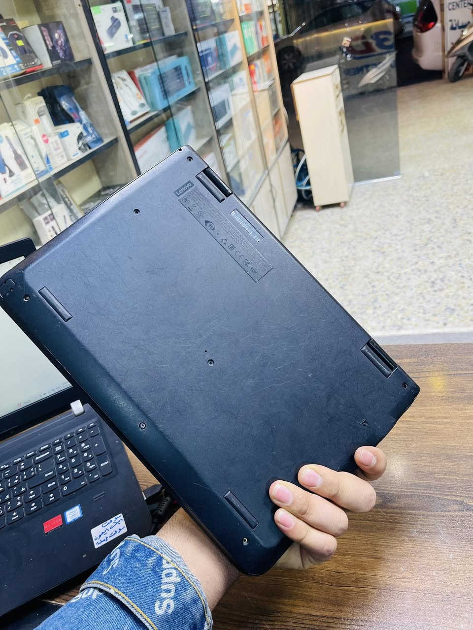 السلام عليكم
لابتوب لينوفو نضيفه مشكلتها بس بطاريه. تشتغل مباشر على الكهرباء - لابتبو لمس يعني مواصفات كلش حلوه
ا— i5-7Y54
ا— هارد 265  m.2 يعني سريع كلشش
ا— ***********
ا— السعر (125) كلشش زين سعر واني متوازي على بيعتها
