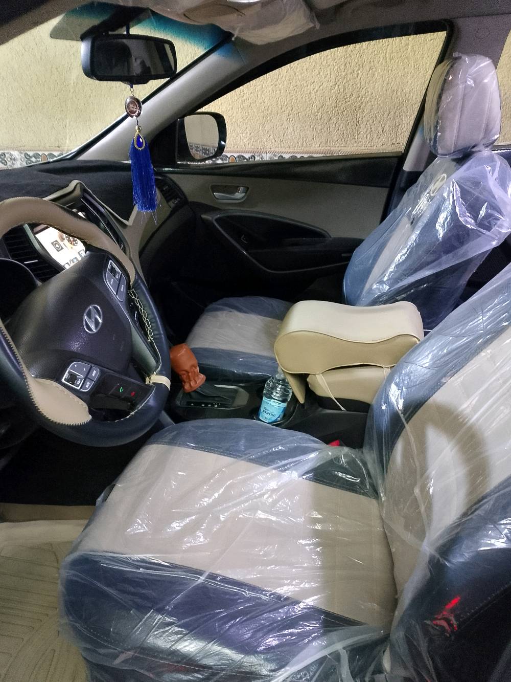 سنتافي خليجي 2013 رقم بصره باسمي سنويه ل2027 سبعه راكب تبريد 3 قطع بيه بارد بالباب عكس السايق والباقي كفاله كفاله من صدك مكينه وكير بلاد منظومة زنون عالي ناصي اصليات مو التجاري دوشمه وحداديه جديده شاشه جبيره كاميرا من الاخير سيارة شايب وعندك الحساب صار سبع سنوات جانيه نسيت شغله مكينه 4 سلندر دوش مداريه وايد وايد سبع سنوات ماماشي اكثر من 120 سرعه محد يصدك شايب بنظارات طبيه والسلام ختام 