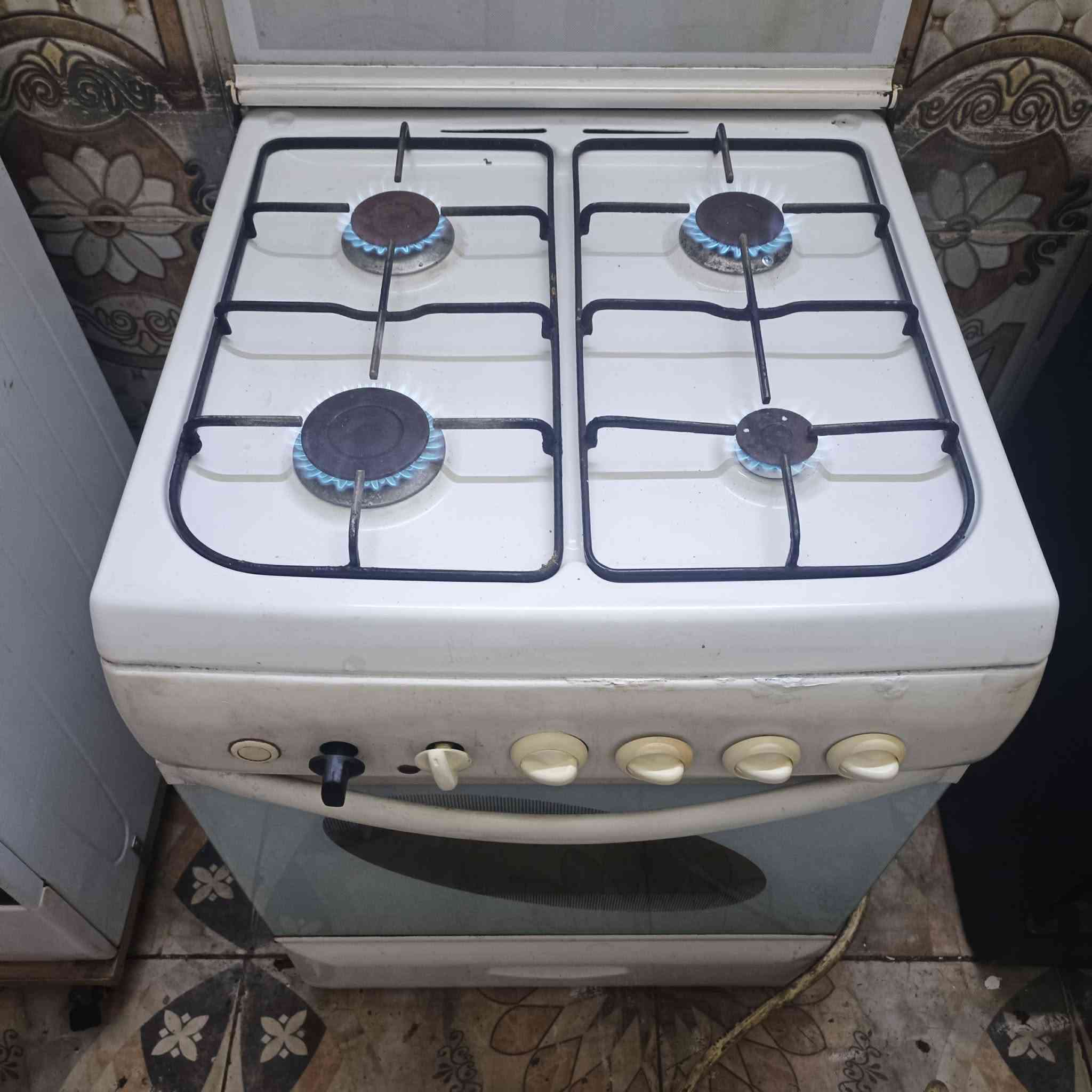 سلام عليكم عندي طباخات اربع عيون للبيع رايد الواحد 50
للاستفسار ***********0
