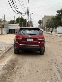 سياره جيب شيروكي لبيع موديل ٢٠١٤ السياره جاهزه من كلشي كير محرك وقبل س...