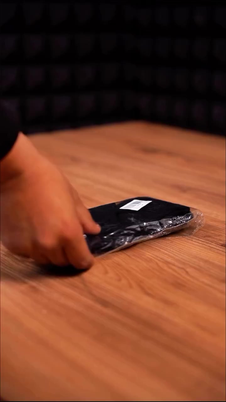 جواريب لمرضى السكري الذين يعانون من سخونة القدمين أو الشعور بالحرارة الزائدة
السعر 20 الف والتوصيل مجاني
تساعد على تهدئة القدم أثناء النوم أو الجلوس لفترات طويلة
مناسبة للاستخدام اليومي داخل المنزل أو مع الأحذية المريحة
تقلل الإحساس بالانزعاج الناتج عن ارتفاع حرارة القدم
مناسبة لكبار السن والأشخاص ذوي الحساسية العالية في القدمين
المميزات
تصميم خاص لسحب وتوزيع الحرارة من باطن القدم
منطقة باطن القدم والكعب مصنوعة بخامة مختلفة ذات نسيج خاص للمساعدة على امتصاص الحرارة
خامة قطنية مرنة ومريحة لا تضغط على القدم
بدون مطاط ضاغط، مناسبة لمرضى السكري والدورة الدموية الحساسة
تسمح بتهوية جيدة للقدم وتقلل التعرق
ناعمة على الجلد ولا تسبب تهيجًا
تصميم عملي بطول مناسب يغطي القدم والكاحل
لون داكن عملي لا يظهر عليه الاتساخ بسهولة
قابلة للغسل وإعادة الاستخدام


**إذا كنت صاحب هذا الإعلان وتريد حذفه لأي سبب، رجاءا أرسل رسالة إلى الدعم الفني**