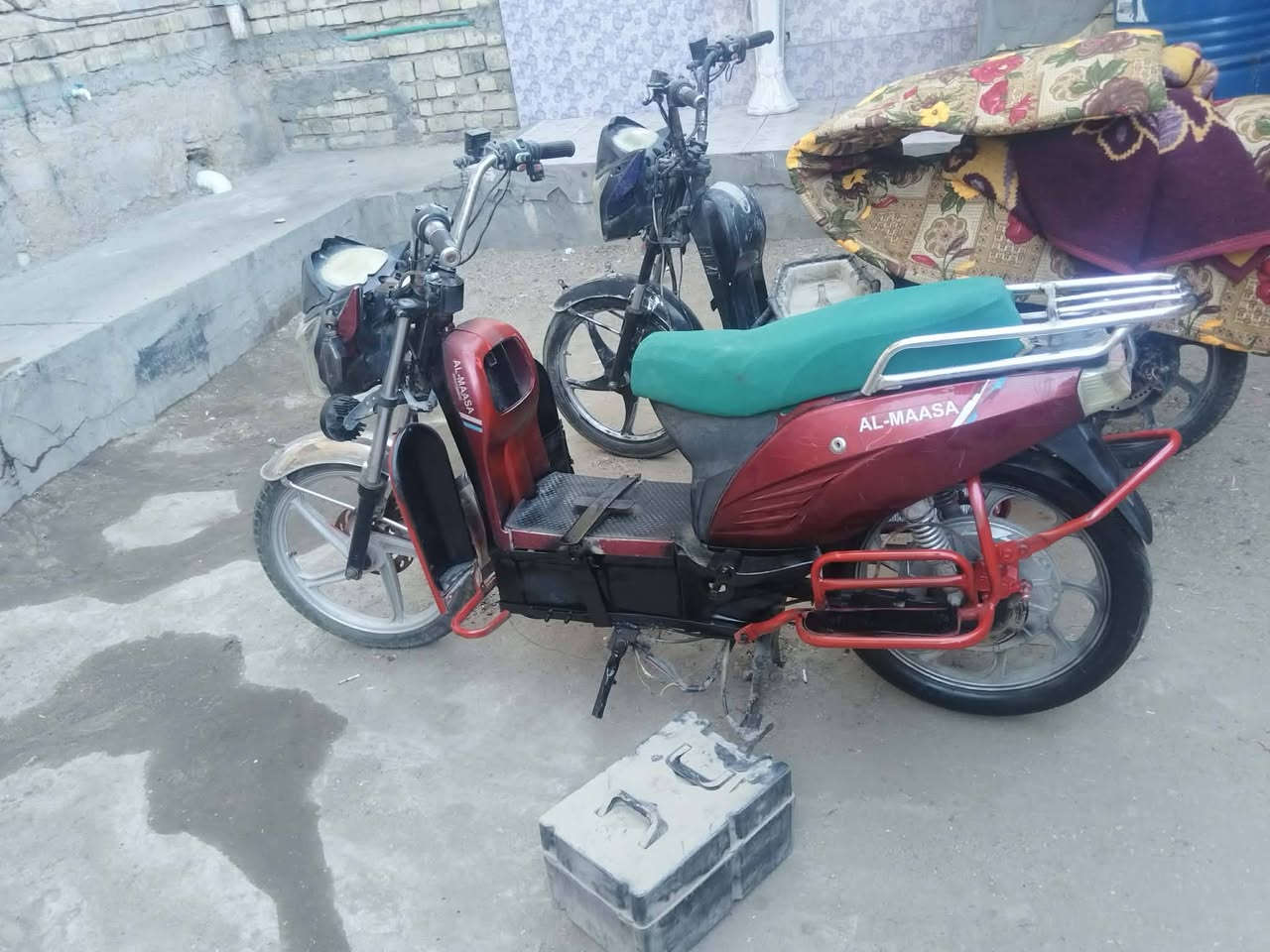 من رخصت الادمن.
ماطور شحن هارلي 5 بطاريات. كشررررررر بدون بطاريات 
بي خلل بالكهربائيات. ماشر يمك.
رغم انو ابيع كوم حديد للتاكيد جبت بطاريات وشديتهن وشغلته كدام العين مرتب زين
الوايرات بيهن 3 بيهن. قطع ماعرف ماعرف هاي المن وهاي المن 
ماشر عليه. بالصوره 

السعر. نهائي 75 الف قفل. قفل جوه هل سعر بربع مايرهم لاتتصل عليه. سعره اقل من سعر الملف يم المصلح لاتكسر بي
***********
***********
