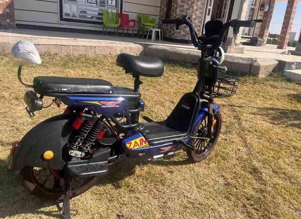 باسكل شحن اصدار جديد تقريبا مستعمل شهرين بعده جديد 5 بطاريات تايرات جوبلس شاشه ايباد واذا صار عطل يطلع ب الشاشه دبل اشاره 4 نمر باسكل نضيف وبعده جديد السعر (350) وبي مجال الرقم *********** حلة
