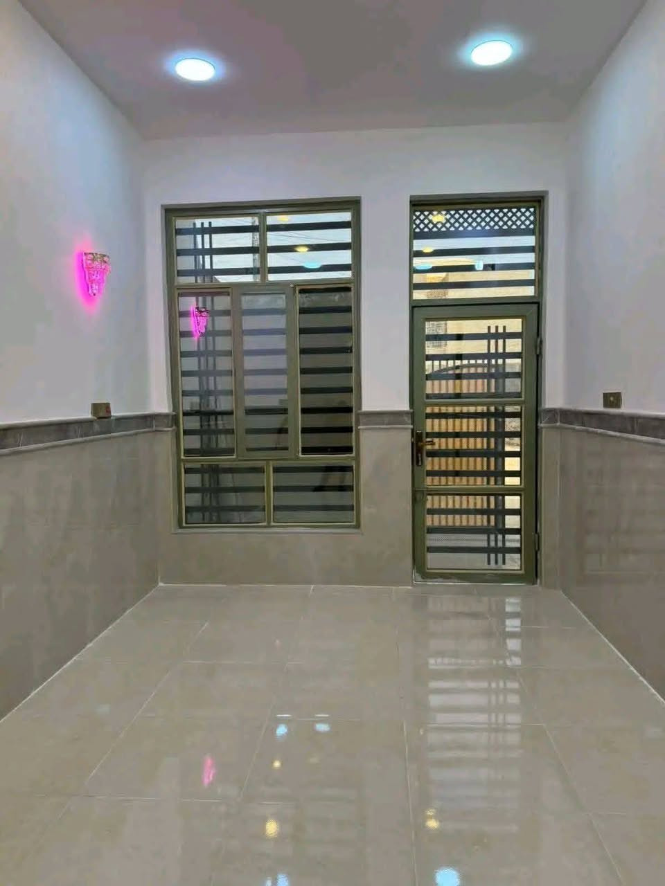 🏠   دار الــبــيـع شــيــشـــان الـثـانــيــه  🏠
       قرب مدرسة أبو القاسم الخوئي 

           المساحه (200)متر 20×10 
            يتكون الطابق واحد الارضي  
  🏡 غرفه نوم وصالة+دبل فاليوم 🏡
              واستقبال ومطبخ ممر
🛁وصحيات خارجية 🚿وداخلية 🚽

  🛑للاستفسار مراسلة الصفحه او الاتصال
             (📲***********
