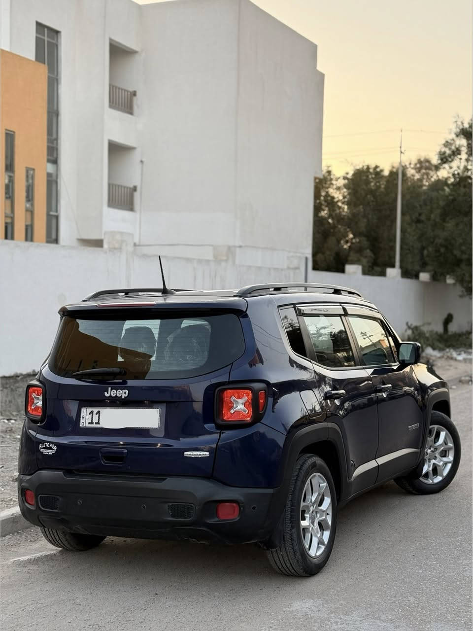 جيب رنجيد 2018 لون نيلي 
محرك 2400 تنفس طبيعي 
وارد امريكي حادثها جاملغ خلفي 

تبريد ثلج 
محرك كير بلادي 
بدون نقص ماشيه ٨٠ 
تشغيل عن بعد. شاشة كبيرة. كاربلي بلادي. 

السعر 115 وبيهه مجال للشراي 
العنوان بغداد الدورة شارع ٦٠ 
الاتصال على الرقم 
 *********** يوجد واتساب
