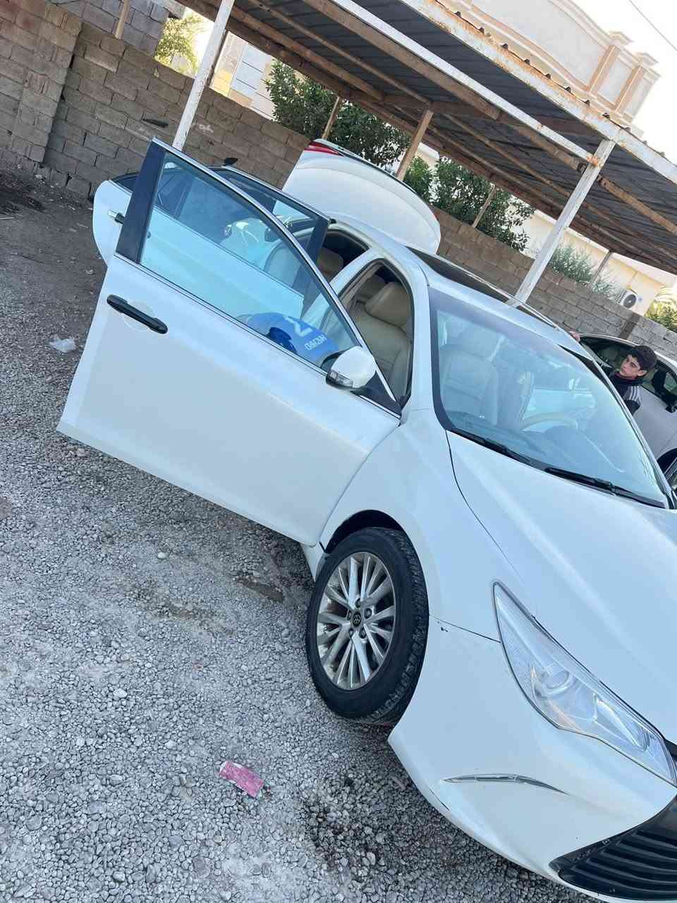 سلام عليكم
كامري 2016 خليجي
فول مواصفات
بصمه فتحه بل سقف
مثبت سرعه
مبدل بيه بنيد وجاملغات ثنين
امامي
كشانه جلد كهرباء
تبريد قطعتين
برده خلفيه كهرباء
سياره نضيفه ميحتاج الهه كلشي
السعر ١٤٥ وبيه محاليل 
او مراوس بكامري 2006/2005 وتنطي فرق
حسب القناعه
***********
***********
