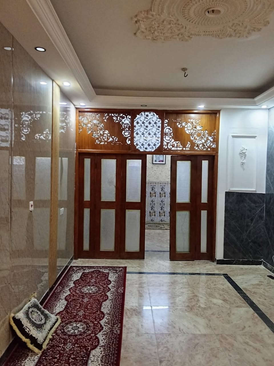 السلام عليكم بيت 🏡 ١٥٠م للبيع في البلديات٩نيسان الأسمنت طابقين موقع ممتاز قريب جدا علا نادي الصناعه للاستفسار مكتب الشمس 🌞 للعقار ***********
