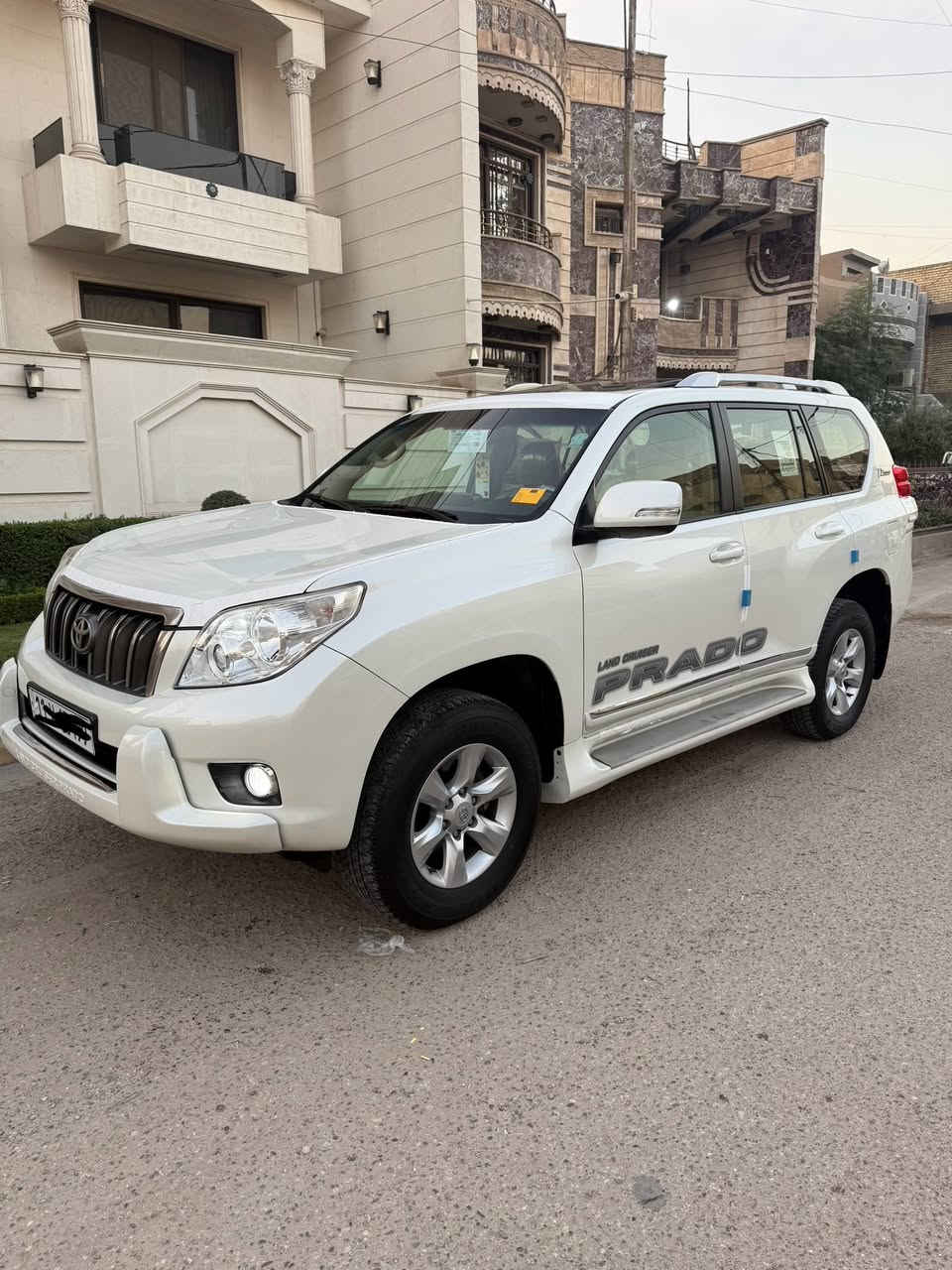 السلام عليكم 

برادو 2013 كويتي شرط ( اخت الزيرو ) بعدهه بوضع الشركه 

السياره جديده لوك شرط كلهه شركه بعدهه بوضع الزيرو جديد 

المواصفات فول ١/١ كويتي معروف الساير  السبير والعده مامستخدمات زيرو جديد بشكل مكفوله كفاله عامه محرك كير صدر تخم تاير بعده كله جديد  ونعومته خير من الله ماشيه35 الف وعل فحص عل شرط استخدام شخصي الموصفات كويتي فول 

فتحه سلايت 

بصمه 

١٠ ايرباك 

دبل تانكي 

هوك خلفي 

مري شفط وترحيب 

فول تحكم استيرن 

كروز سرعه 

داخل صاج ملكي 

دركه صاج 

كشنات جلد وبعدهن بنايلون الشركه وال ٧ راكب بعده مامفتوح 

سبير معلك 

محرك 6 سلندر 4000

فورويل دفع رباعي 4x4 

7 راكب 

السياره جديده وبل عافيه عل ياخذهه 

مكان السياره بغدادالجديدة حي المعلمين 

رقم بغداد الدولي سنويه وهزه جديده 

رقمي***********
