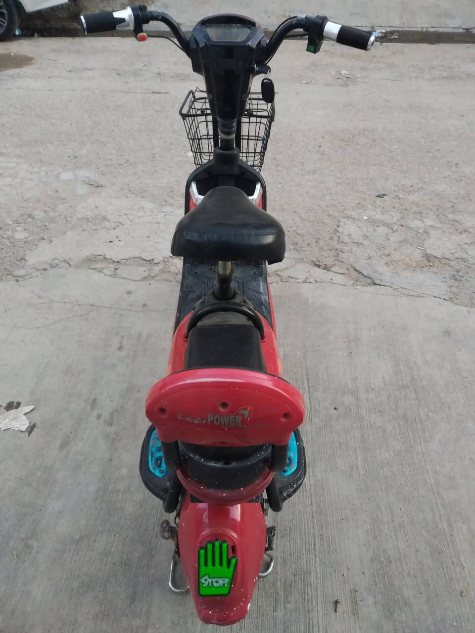 السلام عليكم دراجه شحن نضيفه وكامله كلشي شغال حجم 14 وياه شاحنه وبصمه وسويج

السعر 200 الف 
العنوان بغداد الامين الثانيه 
***********
