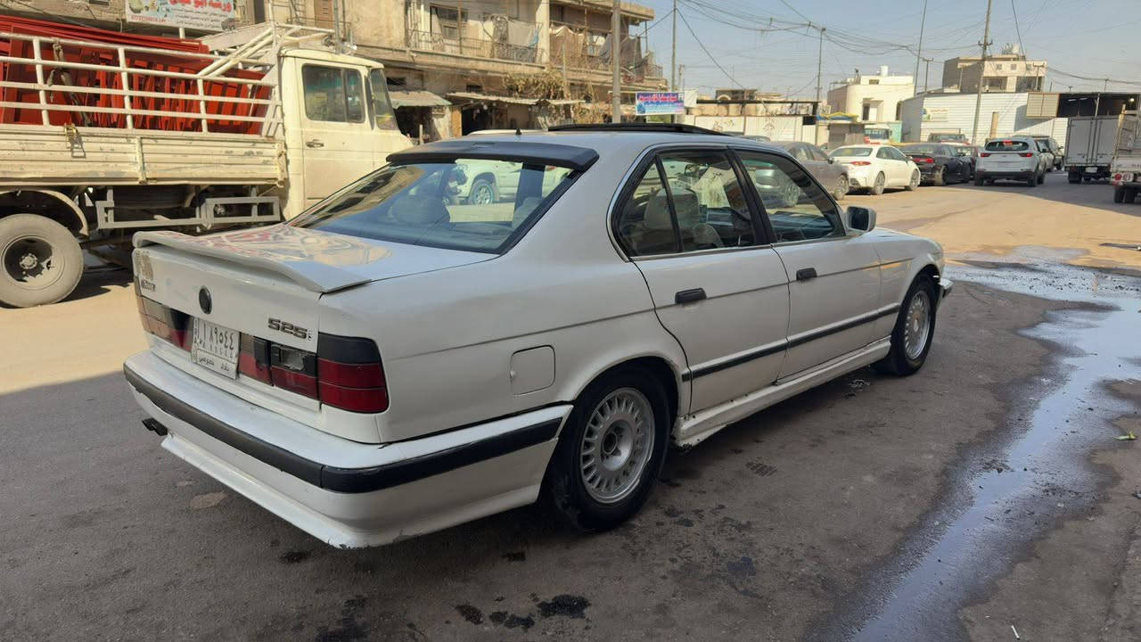 السلام عليكم
بي ام 525 بلاد للبيع

السياره موديل 1991 

كير عادي محرك جدد السياره بدون ضربه مصبوغه عام مكفوله من الضربه والكصه جام كهرباء سلايت شغال تبريد شغال داخل ابيض السياره جاهزه باسمي رقم بغداد للبيع فقط السعر 45 وبيها مجال 

الرقم ***********
