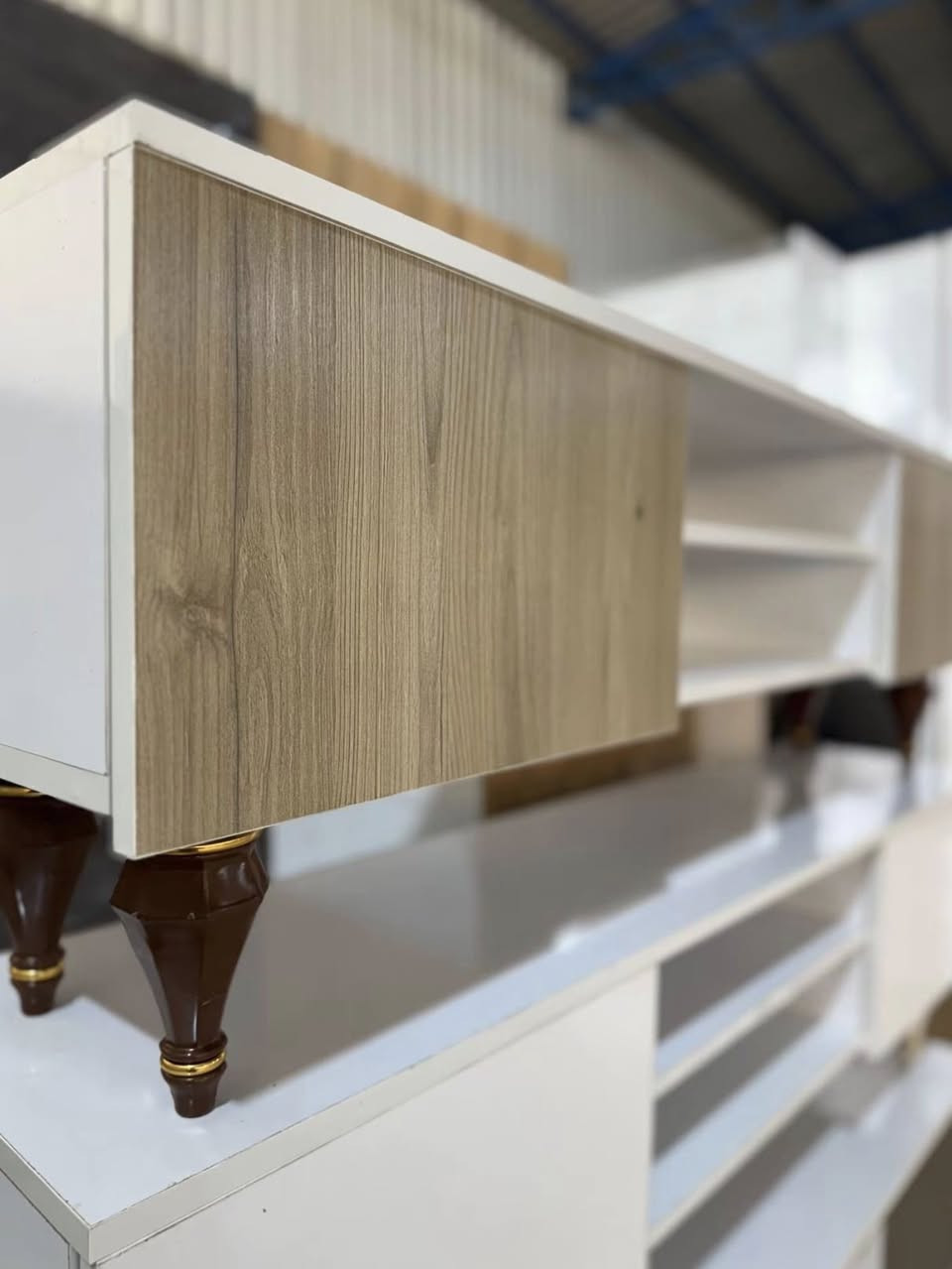 ميز بلازمه mdf السعر ٤٠ والتوصيل مجاني للحجز ع الخاص او واتساب ***********
