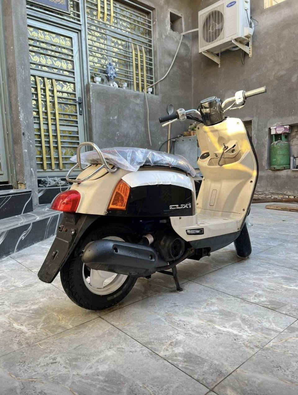 سلام عليك دراجه بوليس كابريتر مفتوحه بس ولفات سلف هندر كهربائيات مو كله شغاله سعر 600وبيه مجال حك الجيه العنوان الامن الداخلي رقمي ***********
