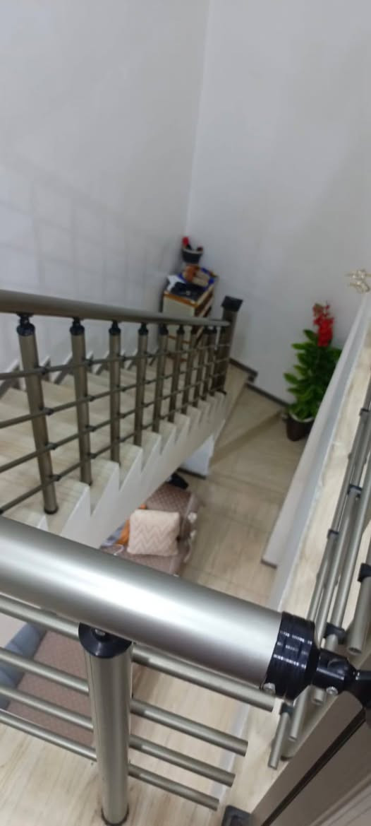 السلام عليكم بيت ١٠٠ متر زراعي سند ٢٥ طابقين نظام مشملات الطابق الثاني مفصول عن الأرضي بعقوبه السراي مقابل الدفاع المدني فرع معرض الجزيره للإستفسار الاتصال ***********

