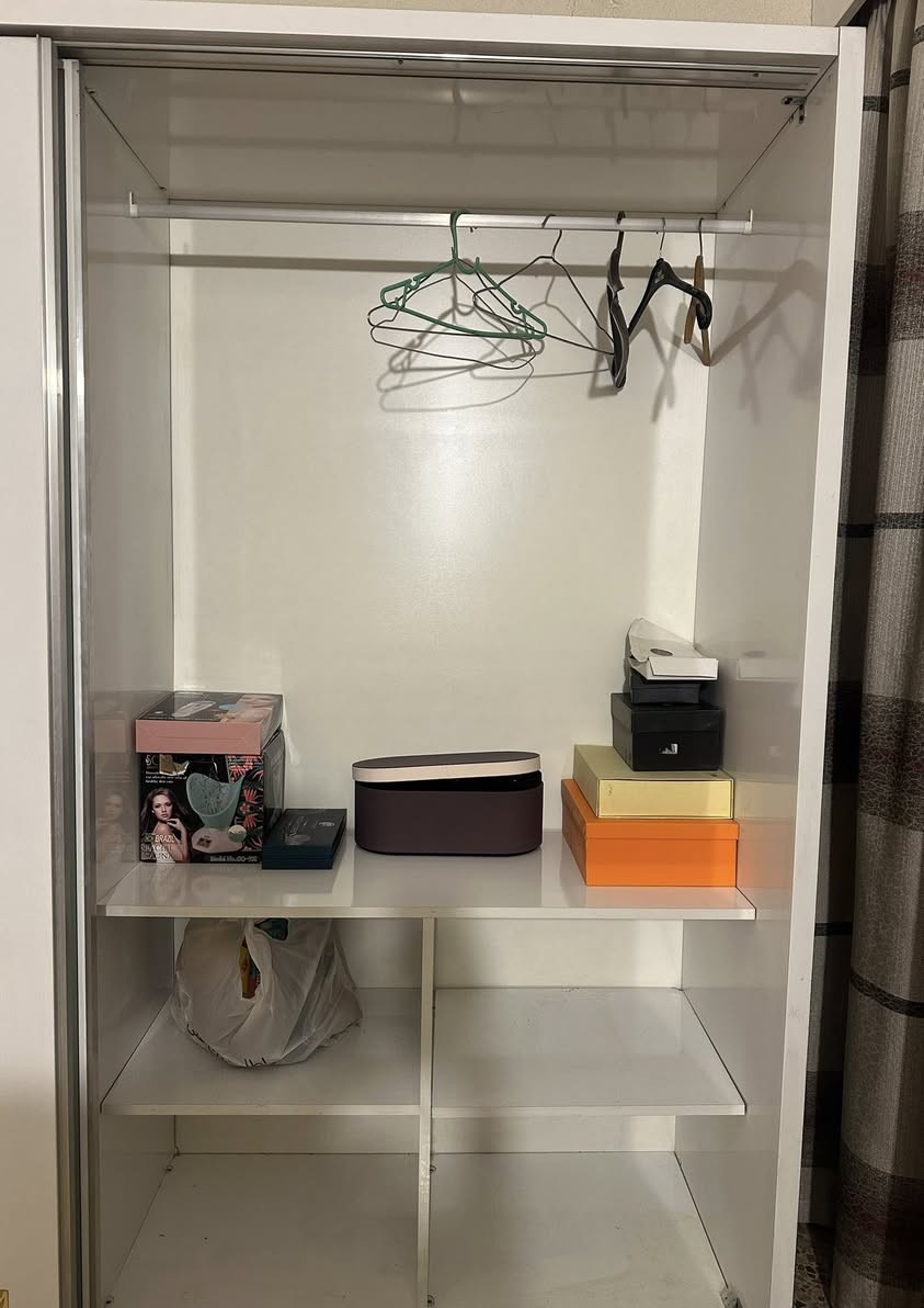 اثاث واغراض بيت للبيع
صوبات كهربائية , صوبات زيتيه ,  مكانيس ,  صيدليه او كنتور الحديد ،  القاطع الصاج الخشبي مع الابواب كامل ، زوالي ، ميز ، ميز مكتبي ، ميز طبقات حديد ، بوفيه صاج كبيره ، بوفيه خشب مصبوغه ابيض ورصاصي ، بوفية مدخل او ترهم ميز تواليت مصبوغ اببض ورصاصي ، قريولات خشب وحديد
عنواني بغداد / الكرخ


**إذا كنت صاحب هذا الإعلان وتريد حذفه لأي سبب، رجاءا أرسل رسالة إلى الدعم الفني**