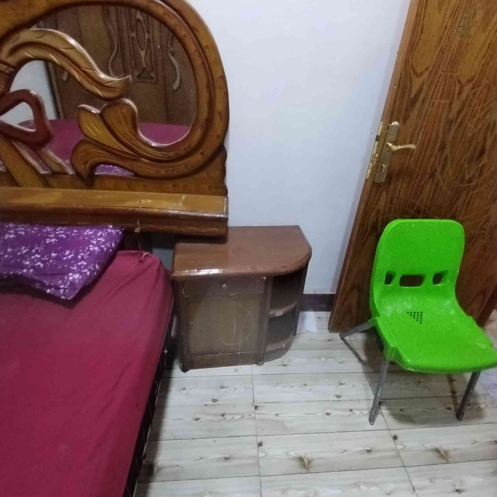 السلام عليكم غرفة متكونة من كنتور وميز تواليت وتاج جرباية وملحقاته بسعر مناسب جدا ***********
