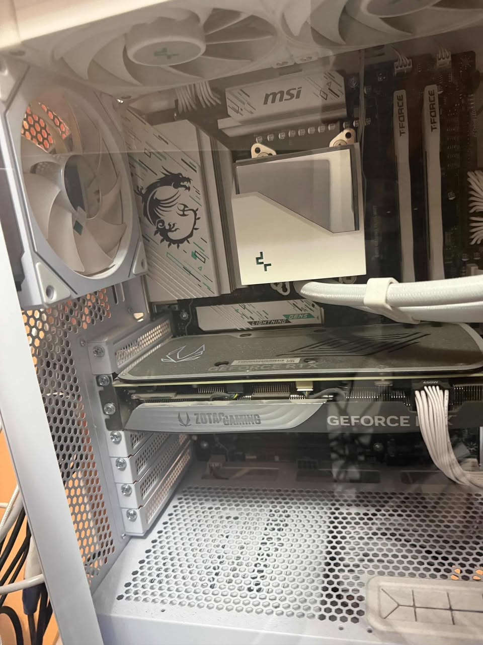 السلام عليكم
حاسبة حيل نضيفة للبيع

•⁠  ⁠Processor: AMD Ryzen™ 5 9600X

•   Zotac 4070 super

•⁠  ⁠Motherboard: MSI B850 GAMING PLUS WIFI

•⁠  ⁠Case: Sama Neview 2351 Mid Tower Case - White 

•⁠  ⁠Cooling System: DeepCool LT720 360mm - White

•⁠  ⁠Power Supply: Segotep GM750W 750W Gold 80+

•⁠  ⁠Storage A: WD Green SN3000 1TB , 5000MB/s M.2

•⁠  ⁠Memory: TEAMGROUP T-Force Delta RGB DDR5 Ram 32GB (2x16GB) 6000MHz CL30

السعر 2,100,000 وبي مجال بسيط

للاستفسار  اكثر خاص حبايب

ماعندي توصيل(مكاني بغداد- اليرموك)


**إذا كنت صاحب هذا الإعلان وتريد حذفه لأي سبب، رجاءا أرسل رسالة إلى الدعم الفني**