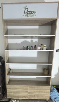 عارضه للبيع بيها لد اضاءه وابواب خزن السعر 200 الف واتساب 07722664841