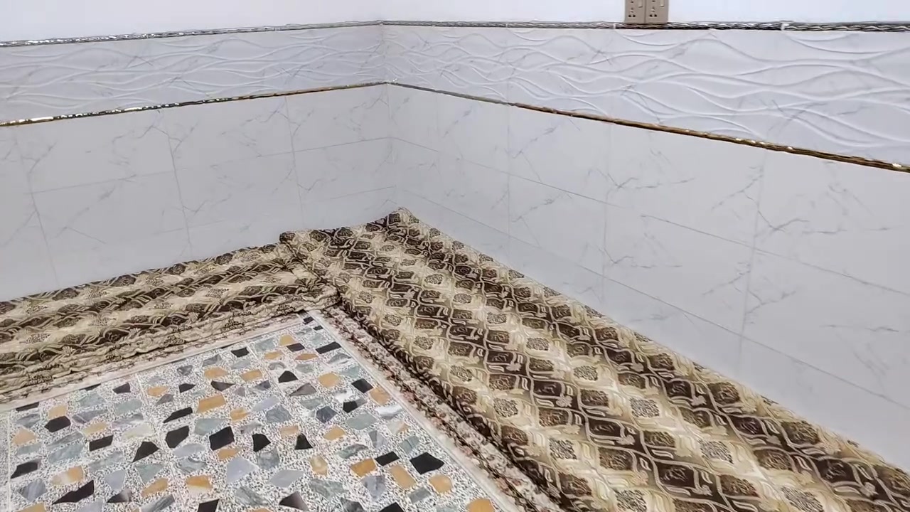 السلام عليكم عندي جودليت ديوان كامل فرشات جودليه مخاد فقط الطول 5ونص السعر 350 وبي مجال  للاستفسار ***********
