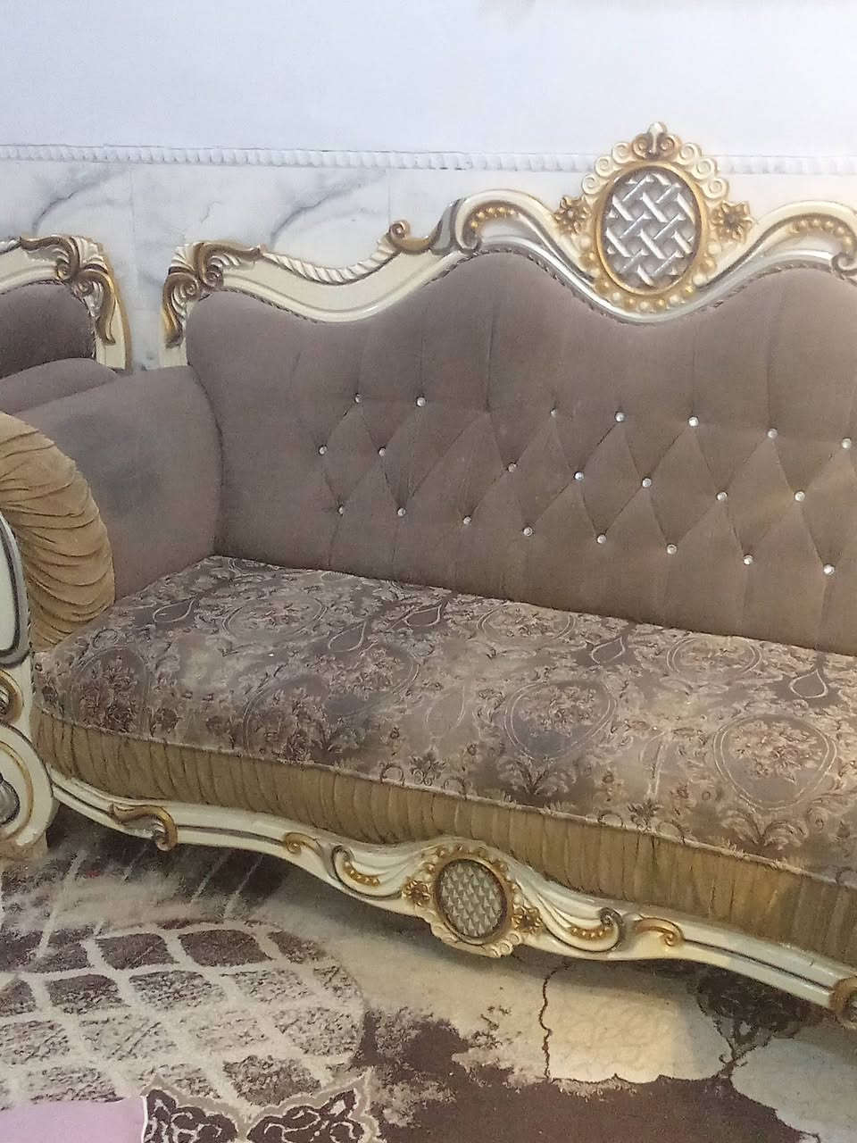 السلام عليكم عندي تخم ٨مقاعد للبيع بسعر مناسب نضافه ٩٠/ اليريده يدخلي خاص او واتساب ***********
