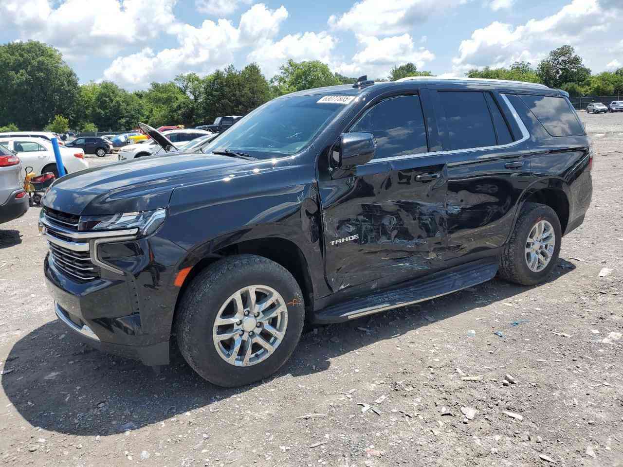 تاهو موديل 2021 دخول جديد هسة دخلت
السياره جديده فقط حادثها الموضح بلصور
مشتري باب اسود تفصيخ اصلي الها
بدون رقم تترقم بغداد 
السعر 360 ورقة  هذا رقمي ***********
اتصال واتساب العنوان البصرة ٠
