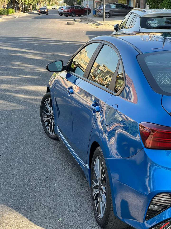 فورتي مديل 22 ماشيه 29 ميل    سيارة فول الفول حتى كراسيها حار بار جي تي لاين سيارة حادثها سطحي بنيد او جاملغ بيها شوي بالغد الي وره جاملغ اثر الحادث رجع علي الجاملغ او البنيد رجع على تكمة بدايتها صار بيها على كد اصبعين او صلحتها بدون كص بدون ايشي صور حادثها موجود بلمنشور  بدون ايرباك  وهنا صار بيها طخة بالجاملغ الخلفي جهة سايق بسيطه كلش سياره عليها نانو سيراميك او بولش كلفني 400 الف او شادلها منضومة زنون سعرها 350الف  الكاعية مالتها امدوشمة جلد يعني تاخذها دينار متصرف مرقمة بغداد بسمي 155 وبيها مجال 
***********
