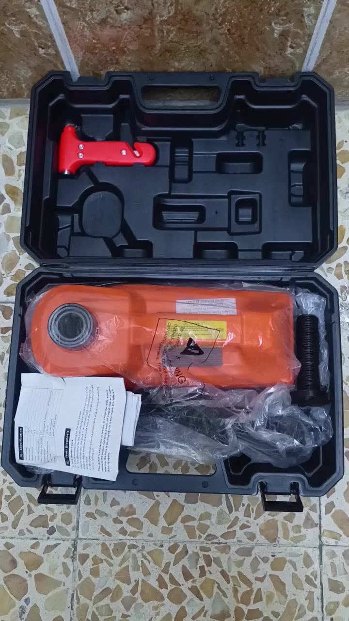 سلام عليكم من رخصه الادمن عندي هاذه الجك يشتغل على جداحه السياره ويشتغل على الباتري مباشر جميع أنواع السيارات قطعه اتخبل ***********واتس فقط سعر ٨٠الف مع هديه أرضيات سياره جلد جوكر
