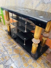 للبيع معرض نظيف السعر ٦٠ وبي مجال 07727063284