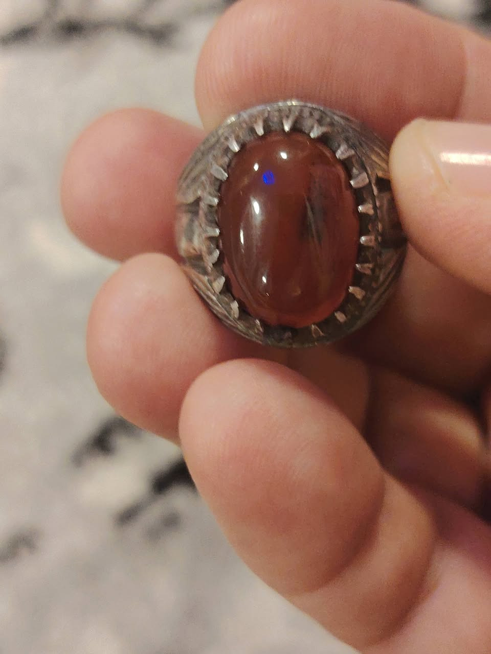 السلام عليكم للبيع خاتم يماني
قديم مصور سعره ع الخااااص


**إذا كنت صاحب هذا الإعلان وتريد حذفه لأي سبب، رجاءا أرسل رسالة إلى الدعم الفني**