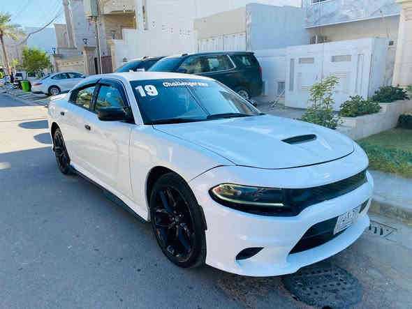 السلام عليكم جارجر موديل 19 اصل بيه قطعتي صبغ تو ويل ماشيه 84 حقيقي سياره كير ومكينه وصدر كله جديد رقم بغداد بسمي تحول ثاني سونر مرفق يوم مكان السياره بغداد السعر 177 وبيه مجال 
***********
