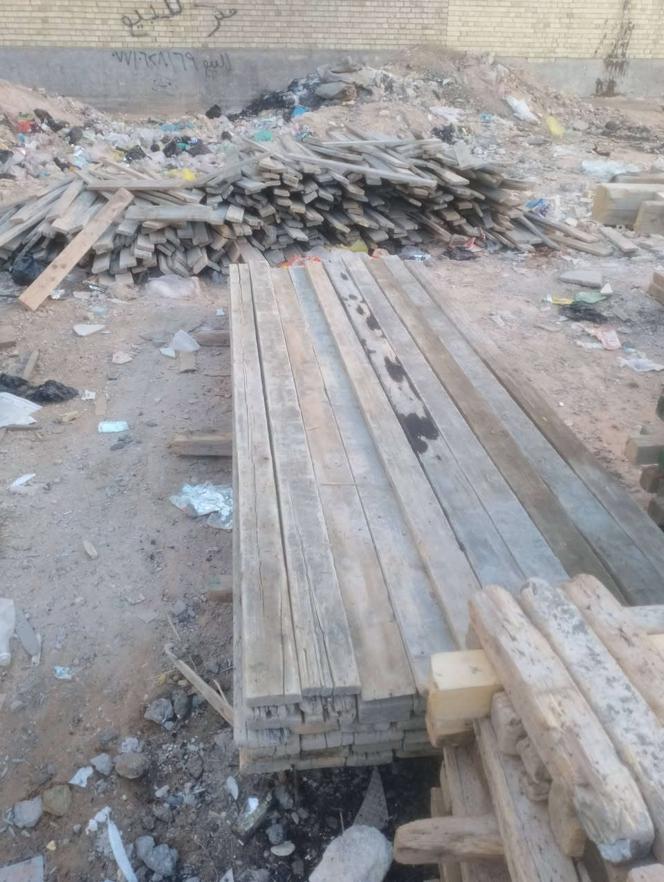 خشب لبيع لوح٤متر مكعب ونص لوح ٣متر ثلترباع سير ٣مترنص مكعب سير طول متر مكعب لوح  مقاصير مكعب ينباع شلع لمكعب ٤٠٠لمكان كربلاء ***********
