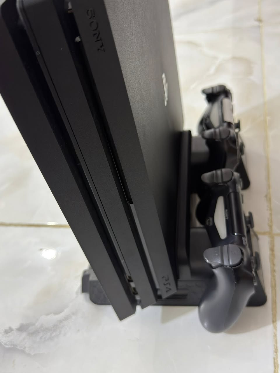 سلام عليكم
جهاز بلي4 برو مهكر نظام 9
جهاز نضيف ومثل ماواضح بالصور 
مامفتوح ولا مبدل بي شي
ذاكرة 1 تيرا
جوستك 2 اصليات
السعر 375
مكاني كربلاء قضاء طوريج
مامتواجد ع الفيس
بس واتساب وخط
***********
***********
