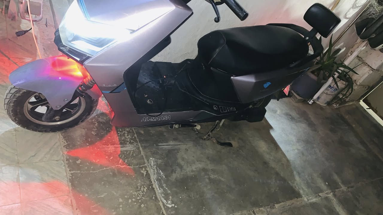 سلام عليكم بايسكل شحن لل بيع الماسه 2025 نضيف بطارياته كبار وعل فحص سعره 650 وبيه مجال ***********
