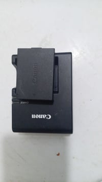 يالله سلام عليكم اخوان اخوان شاحنه + بطاريه كانون  لي يحتاجهن يجي ياخذ...