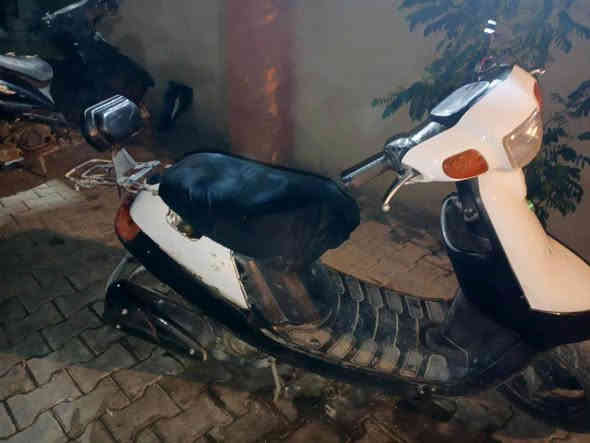 السلام عليكم  دراجه بطه 60 كايمه 
السعر 100 وبيها مجال 
العنوان :صدر القناة 
الرقم ‭0777 595 8673‬ بغداد
