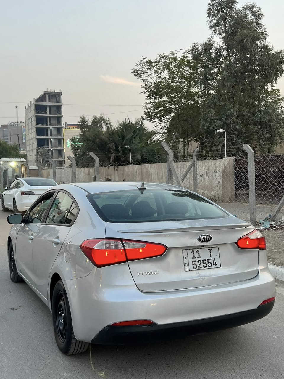 السلام عليكم فورتي 2016 رقم بغداد انگليزي تحويل مباشر 
السعر ( 113$) مكانها بغداد زيونه *********** 
السياره وارد امريكي حادث جاملغ ومباوك ويا الباب مال الصدر فقط بدون ايرباك بدون دواخل لغود وشواصي مكفولات 
محرك 2000 دوش مكفول هوه والكير السياره جديده وجاهزه وكل نقص مابيها تخم تاير وصدر جديد تبريد تدفئه كله شغال
