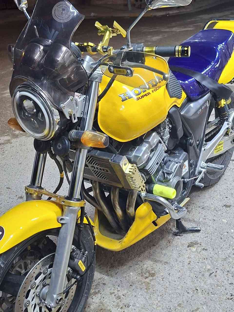 هوندة سيبي محرك 400 جيل 1 . 16 ولف . كابريتة .  المحرك مكفول برغي مو ممفتوحةكلهة بلادي مكاني الرمادي السعر خاص ***********  اخوان الي مو شراي ليتصل وشكرا
