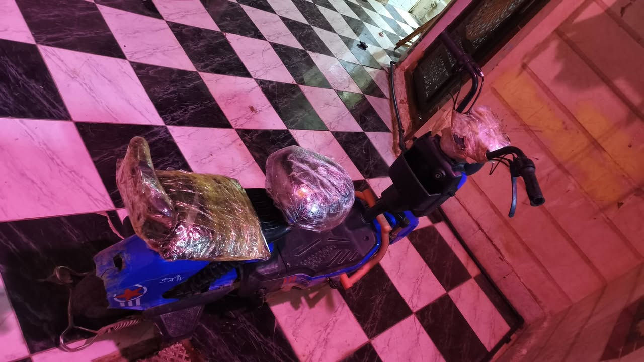 دراجه شحن فول  نضافه فول مواصفات شوف هاي كابلكم شلونه سعره 180 شاحنته هم وياهه الرقم فقط واتس *********** المو شراي لا يتعبني منزل منه هواي تره مشتريه500 ألف وخمس بطاريات 15 المبير 💞
