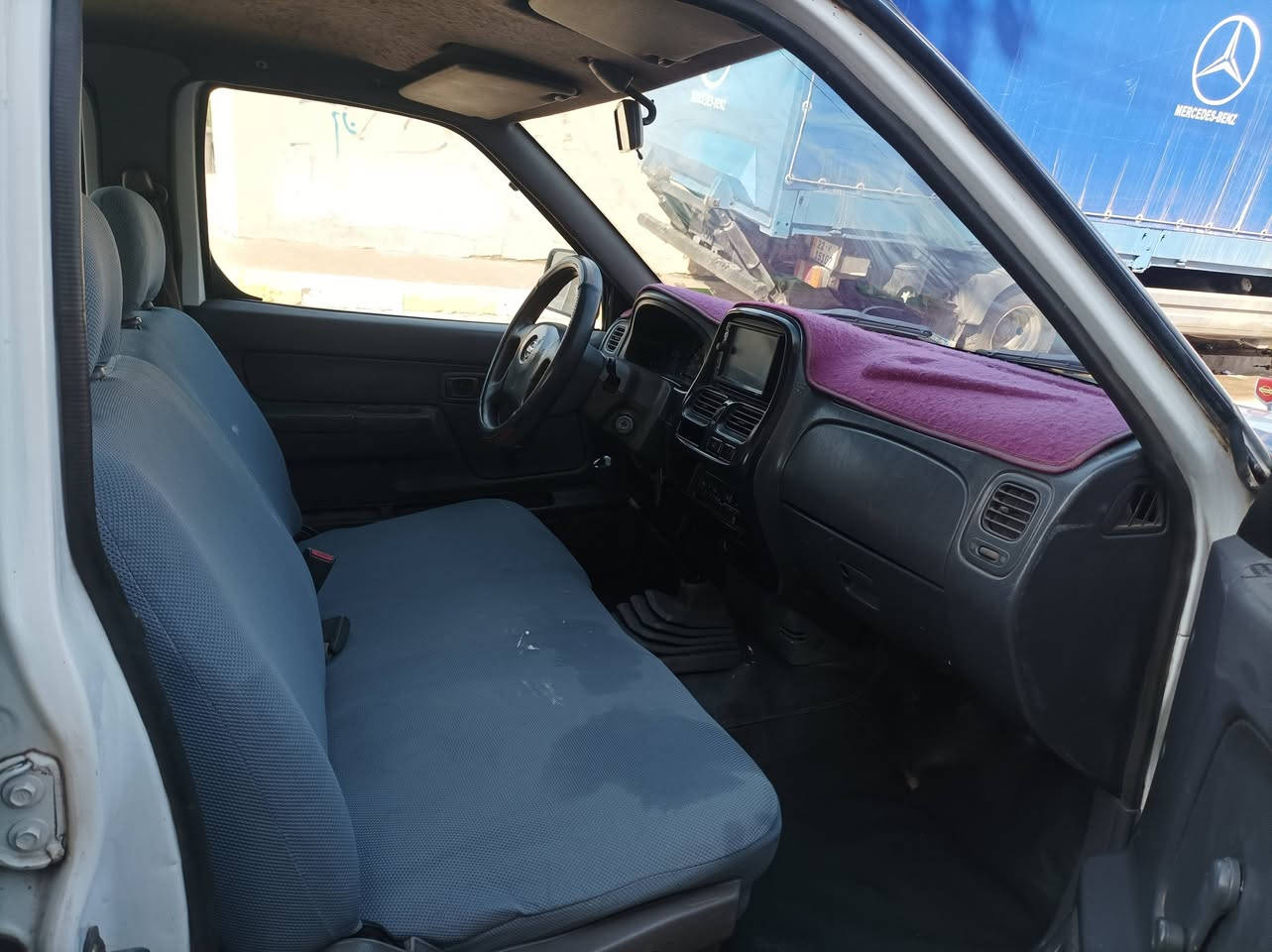 پیکابی ٢٠٠٠. بێ عەین . شتی پاک.  ئارمی سلێمانی . بەشەرتی ئەوەلیتا و غەرامە.
بۆنیتو درگای سایەق بۆیاخە. درگای دوای سایەق شەڤف بۆیاخ نییە . بە چواردەورا پەڵەپەڵە مەعجونی هەیە. لەبەر بۆیاخ تەنکی بۆیاخ کراوەتەوە . 
گێڕو مەکینە بەشەرت . تازە سێرڤسم کردوە .
سیدصادق.
***********
